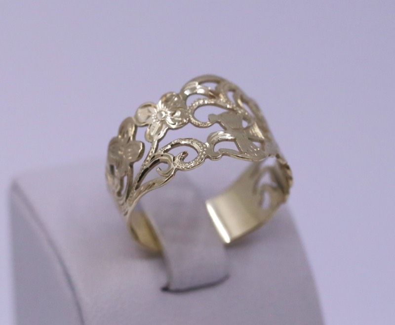 Zlatý prsten s krajkovým vzorem - výkup šperků